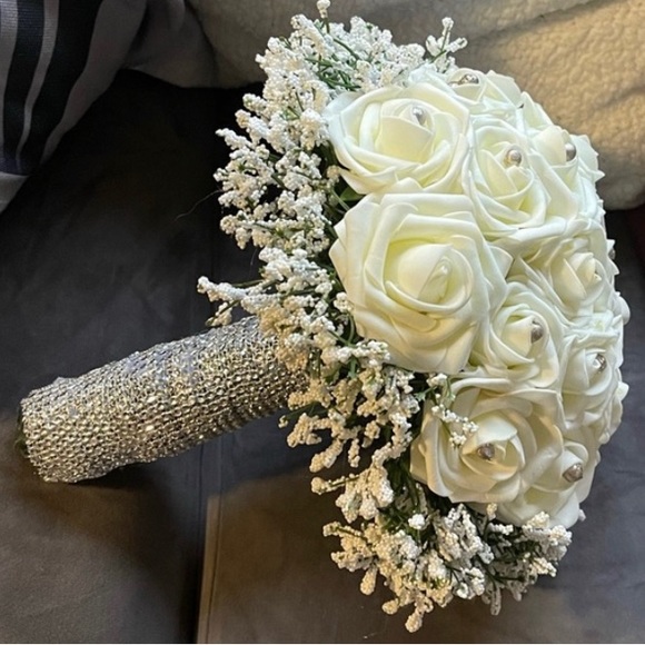 Bridal Bouquet (1) Brides maid’s bouquet (4) and Boutonnière (5) - Picture 4 of 5